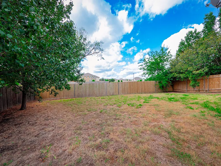 141 Clover Cv — Photo 40