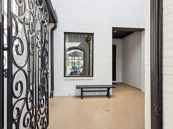 Plan 6020 courtyard - staged