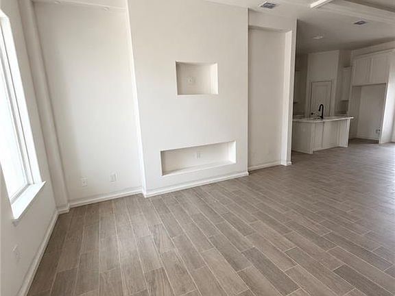 2nd image of 1019 Baker Ln