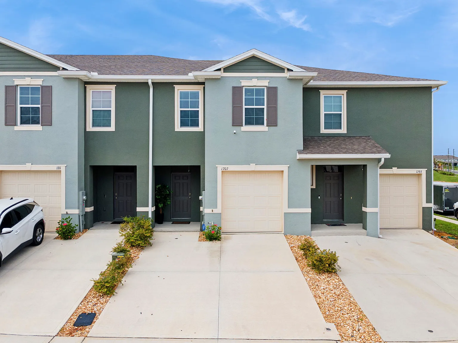 3 bed, 1673 sqft, $2,100 — Photo 1