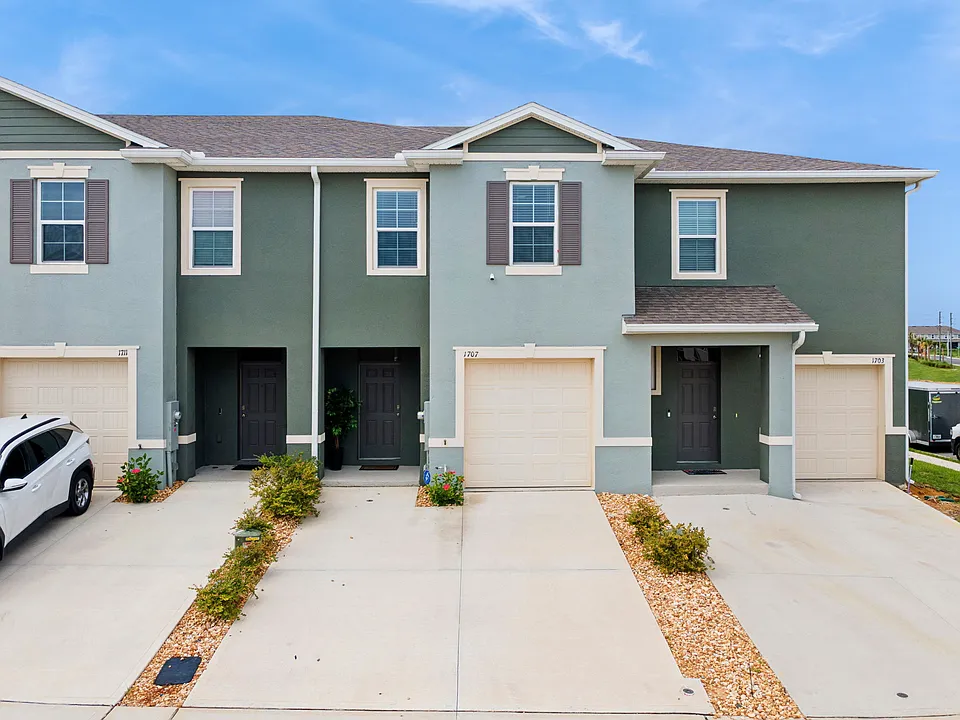 1707 Wooden St