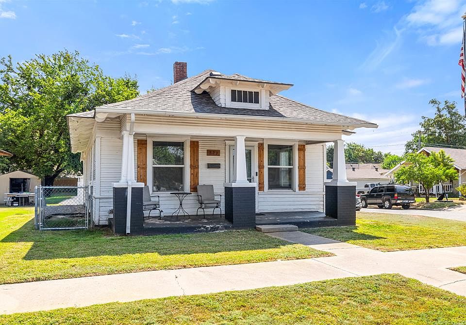 1st image of 821 S Bickford Ave