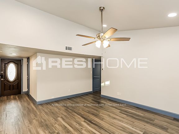4th image of 425 W Grenoble Dr