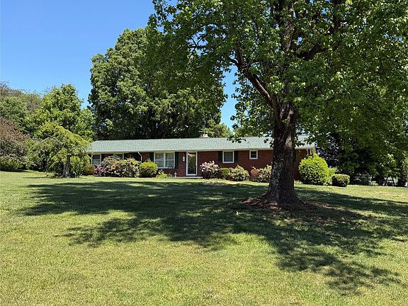 2nd image of 76 Eastview Ct
