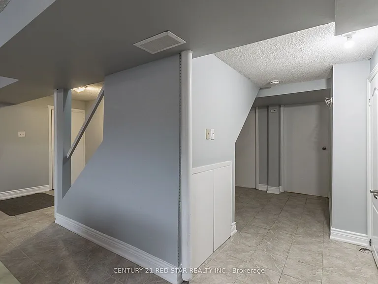 440 Rutherford Rd N — Photo 15