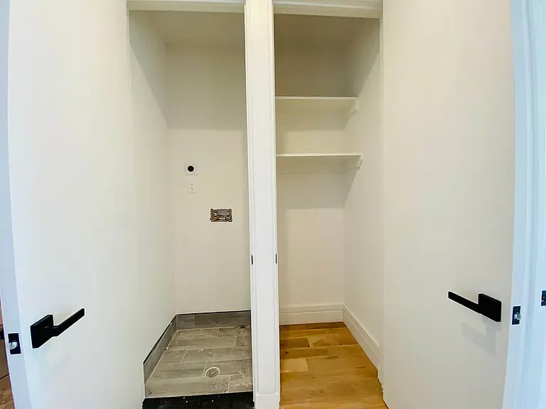736 Fenimore St #2R — Photo 4