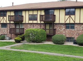 31 Surrey Dr #C4, Newington, CT 06111