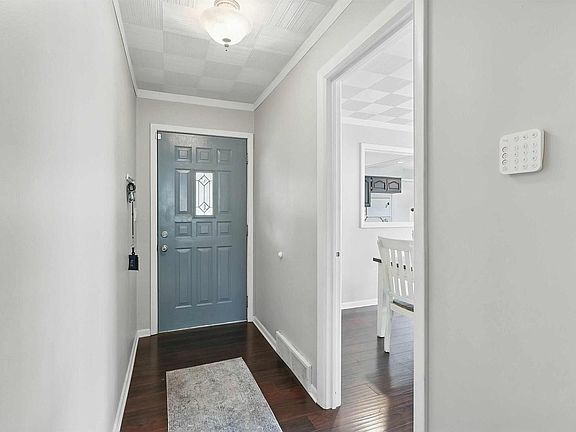 3rd image of 1718 Elmwood Ln