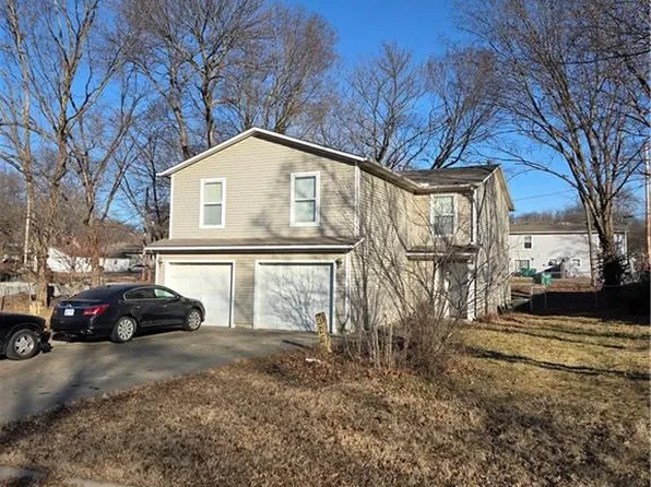 304 E Ottawa St, Paola, KS 66071