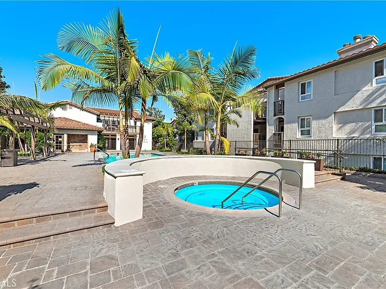 68 Corniche Dr #C — Photo 32