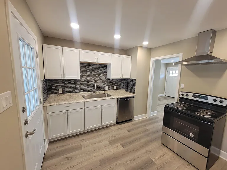 1504 Bowie Dr — Photo 5
