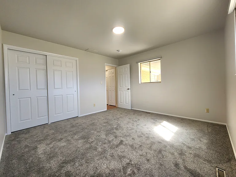 3560 S 2200 W — Photo 12