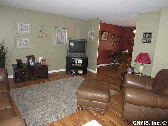 4th image of 111 Carolyn Ave