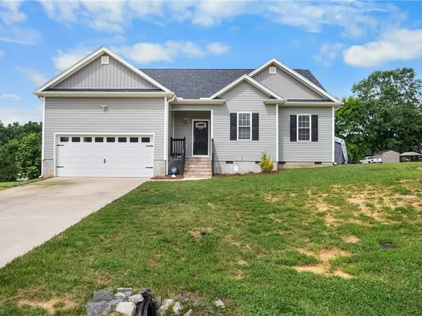 216 Iveys Meadow Ct, Linwood, NC 27299