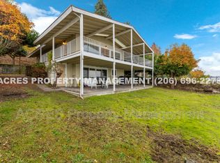 8464 Island Dr S, Seattle, WA 98118