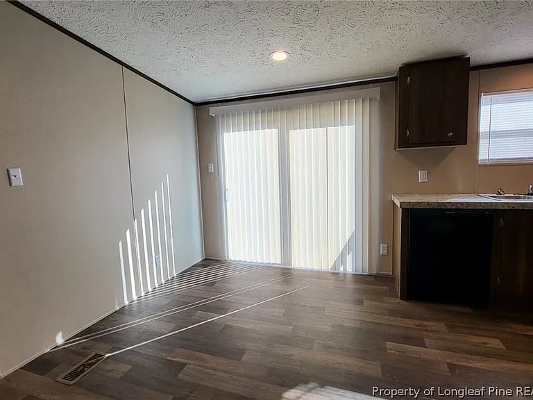 4246 Meadow Rd — Photo 4