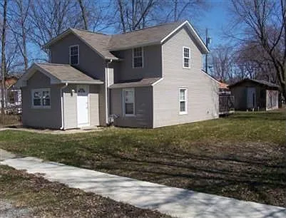 557 Oakwood Ave photo 1