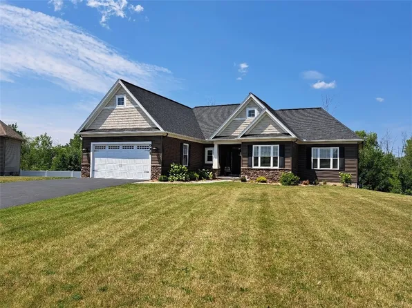 1 W Bellaqua Estates Dr, Rochester, NY 14624