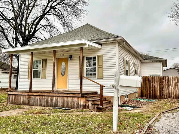 719 E Stevenson St, Taylorville, IL 62568
