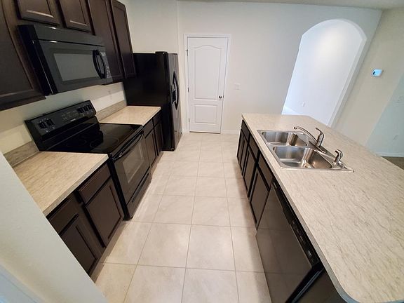3rd image of 947 Summer Glen Dr