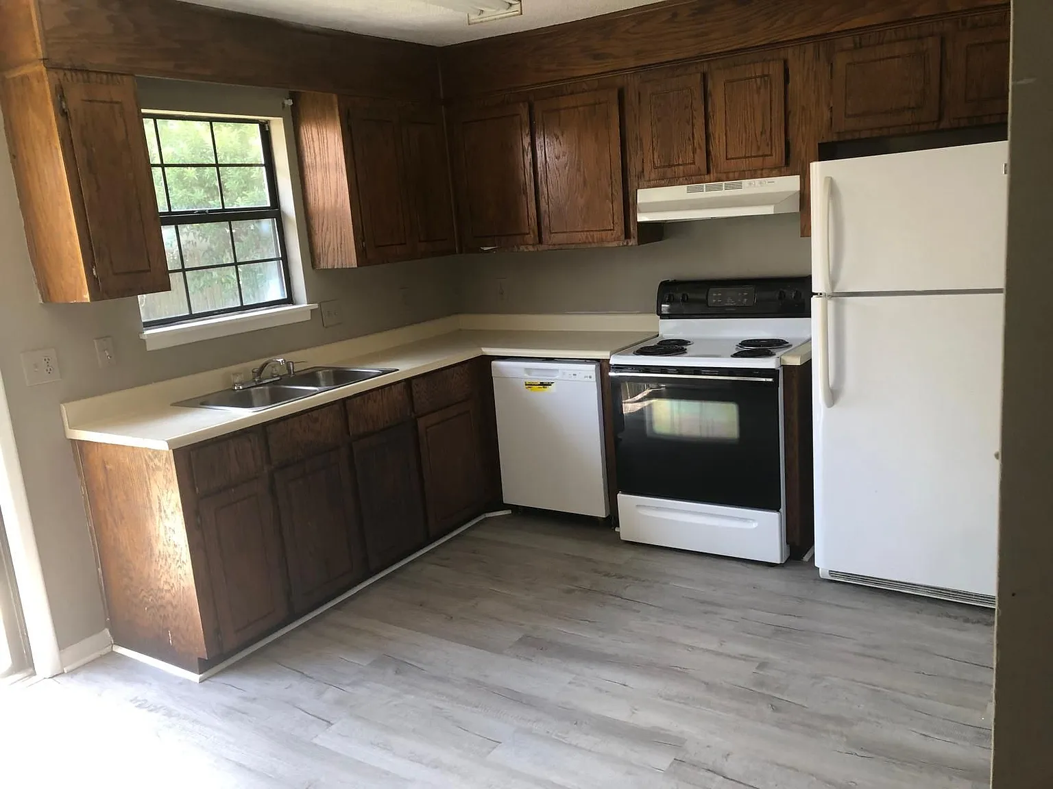 2 bed, 1.0 bath, 900 sqft, $1,250 — Photo 2