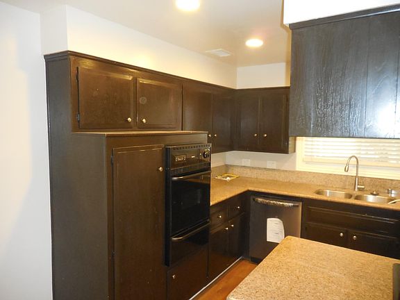 5th image of 22574 Van Buren St