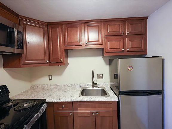 5th image of 2600 Paula Dr N Unit 2
