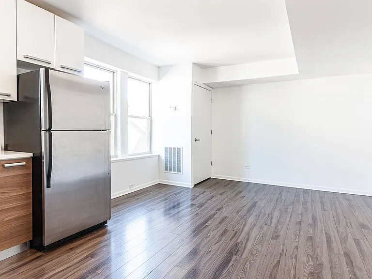 930 W Carmen Ave #4 — Photo 3