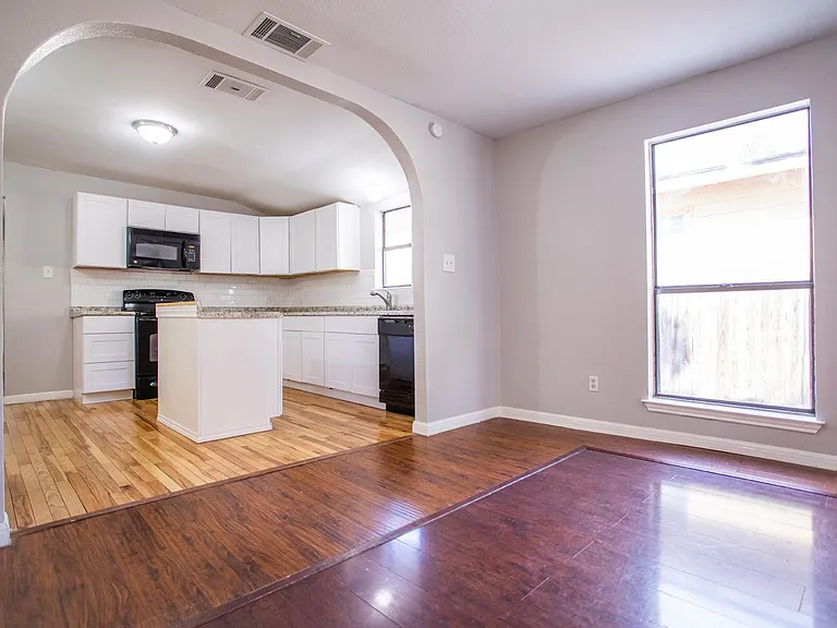 3735 Commercial Ave — Photo 5