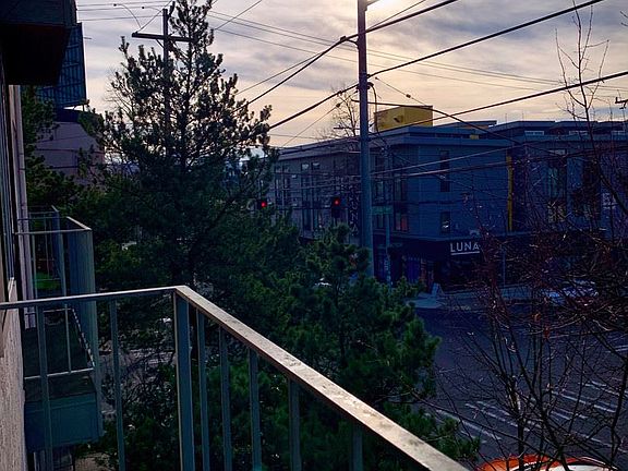 5th image of 7000 Roosevelt Way NE APT 303