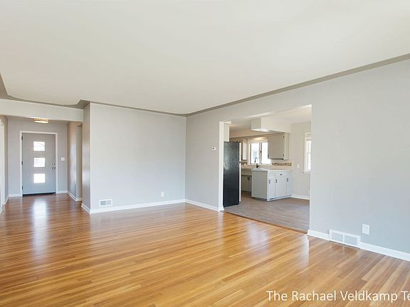 4th image of 1714 Chamberlain Ave SE