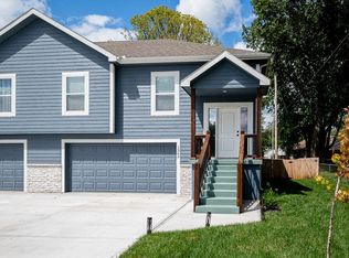 1343 E 1st St, Tonganoxie, KS 66086