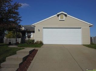 1542 Bridle Way Blvd, Columbus, IN 47201