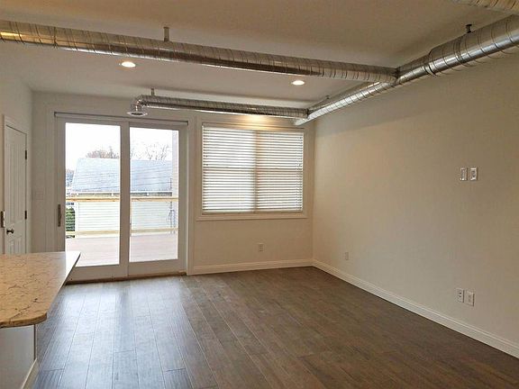 4th image of 206 Lincolnway