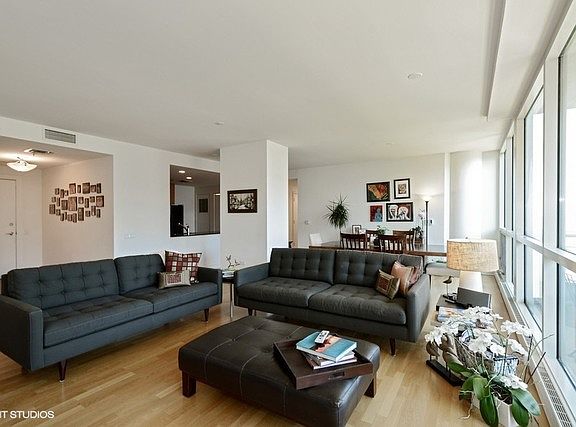 4th image of 250 E Pearson St APT 1803