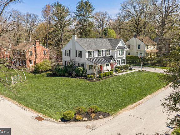 5th image of 251 Rosedale Ave