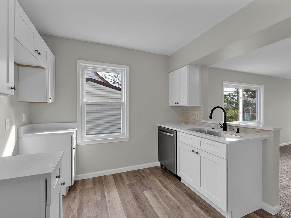 32239 Chester St, photo 9