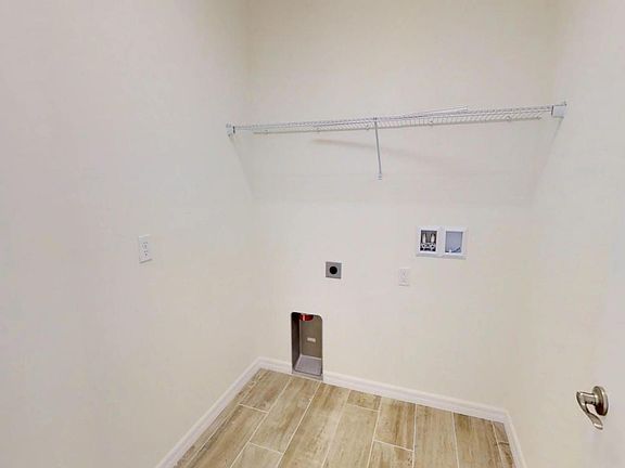 4th image of 3359 Torre Blvd
