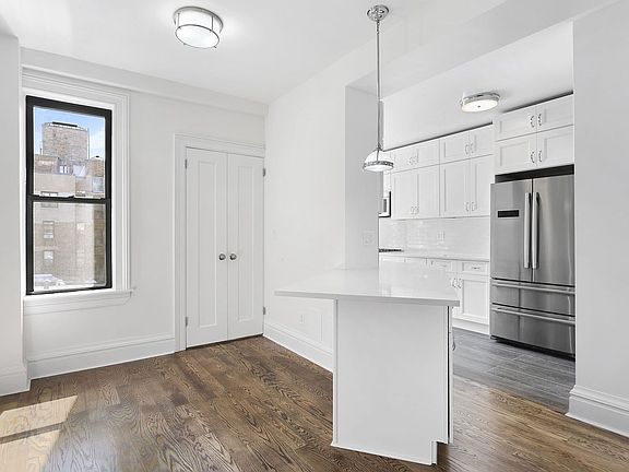3rd image of 30 W 70th St APT 8A