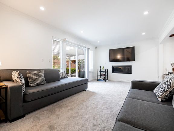 5th image of 432 Riverview Cres