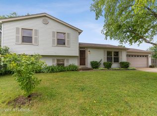 2511 Teal Rd, Lindenhurst, IL 60046