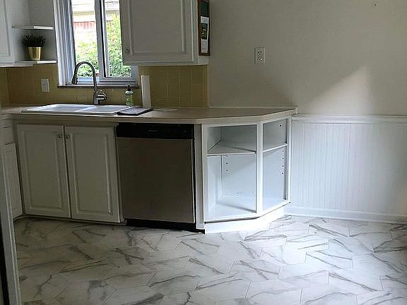5th image of 3809 Custer Ave
