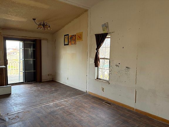 3rd image of 5325 S Main St