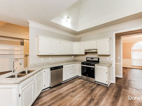 5th image of 655 Trellis Pond Ct