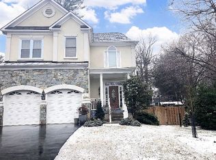 8210 Old Georgetown Rd, Bethesda, MD 20814