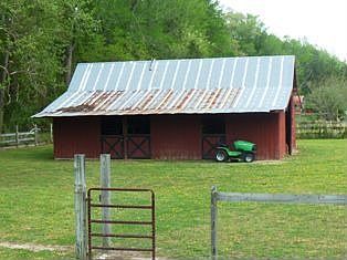 Barn three stall/w elec and water