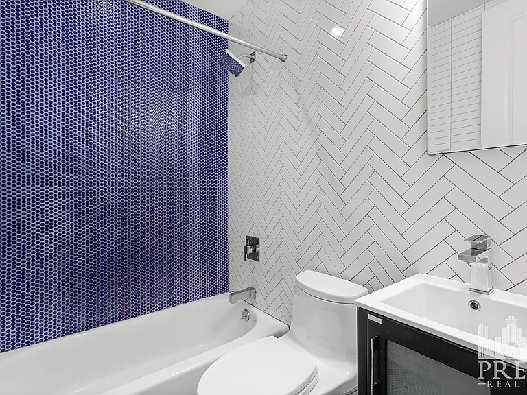 329 E 10th St #10 — Photo 11