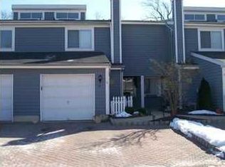 37 Rambling Meadows Ct, Tinton Falls, NJ 07724