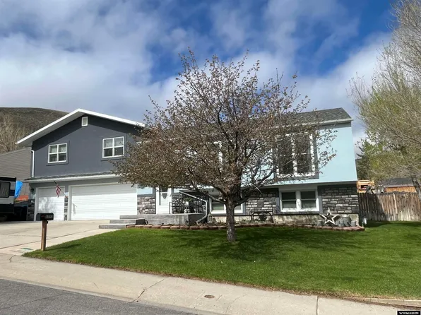 2715 Colorado Dr, Green River, WY 82935