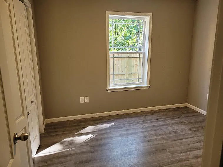 305 S Dogwood Ln — Photo 9